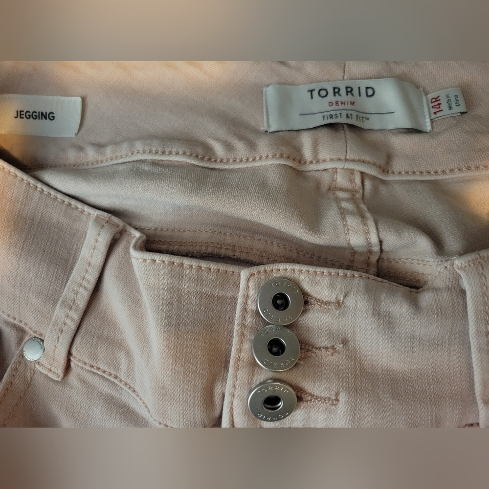 Torrid Light Pink Denim Jegging Size 14R